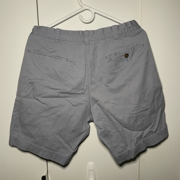 J. Crew Men's Grey Flat Front Shorts - Picture 2 of 3